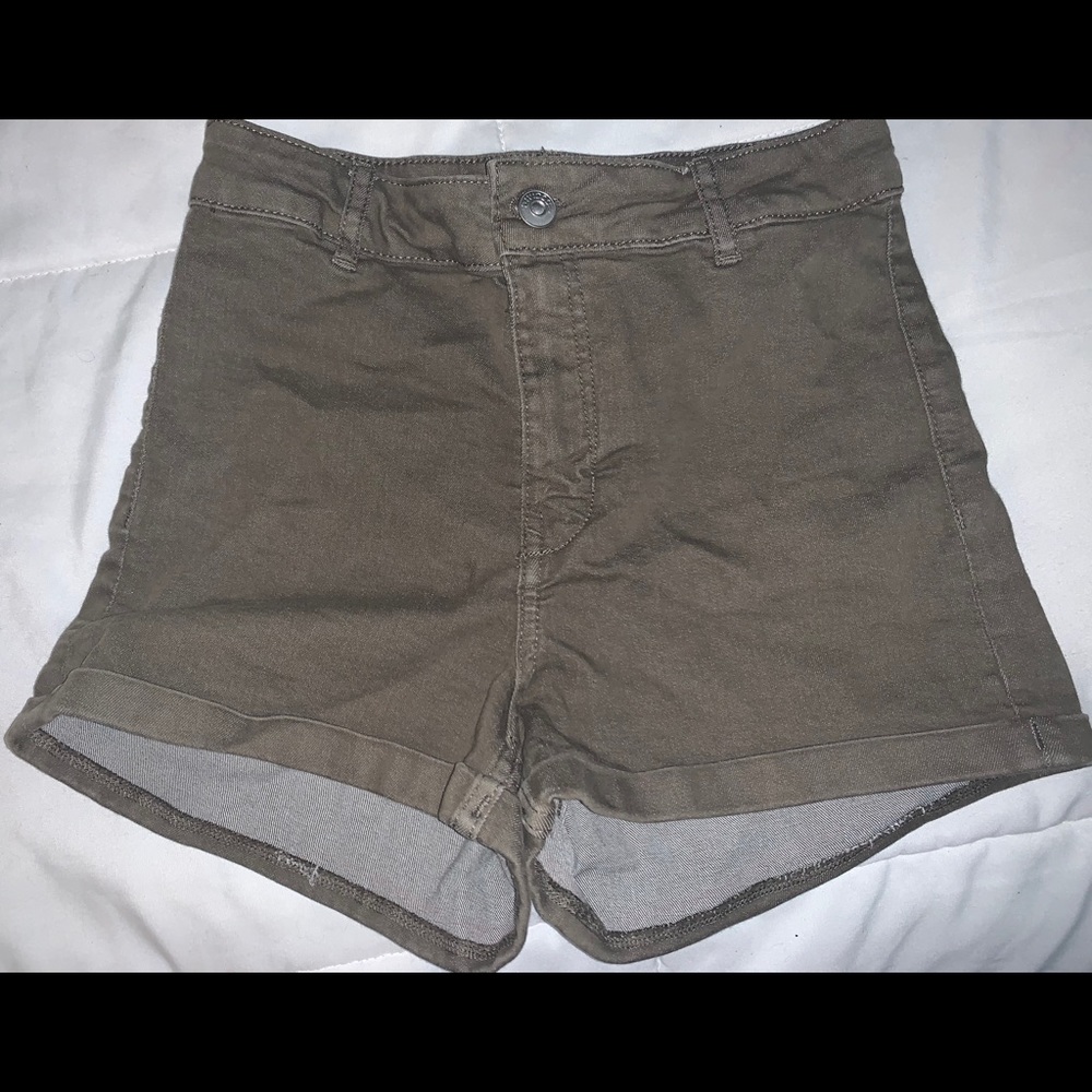 Olive green shorts from H&M. Worn 2 times